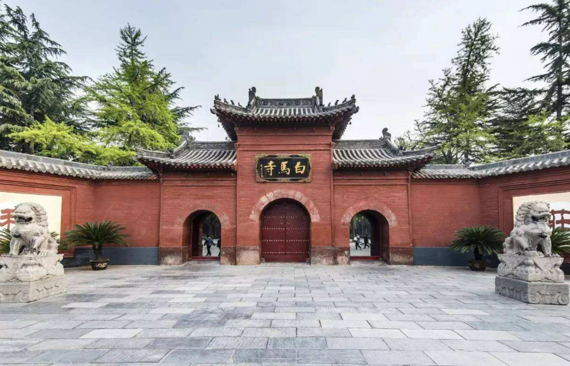 洛阳必去景点-白马寺 始建于东汉明帝时的白马寺,是中国佛寺的滥觞