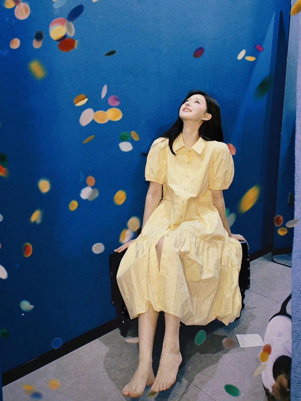 赵露思光脚的时候也很多