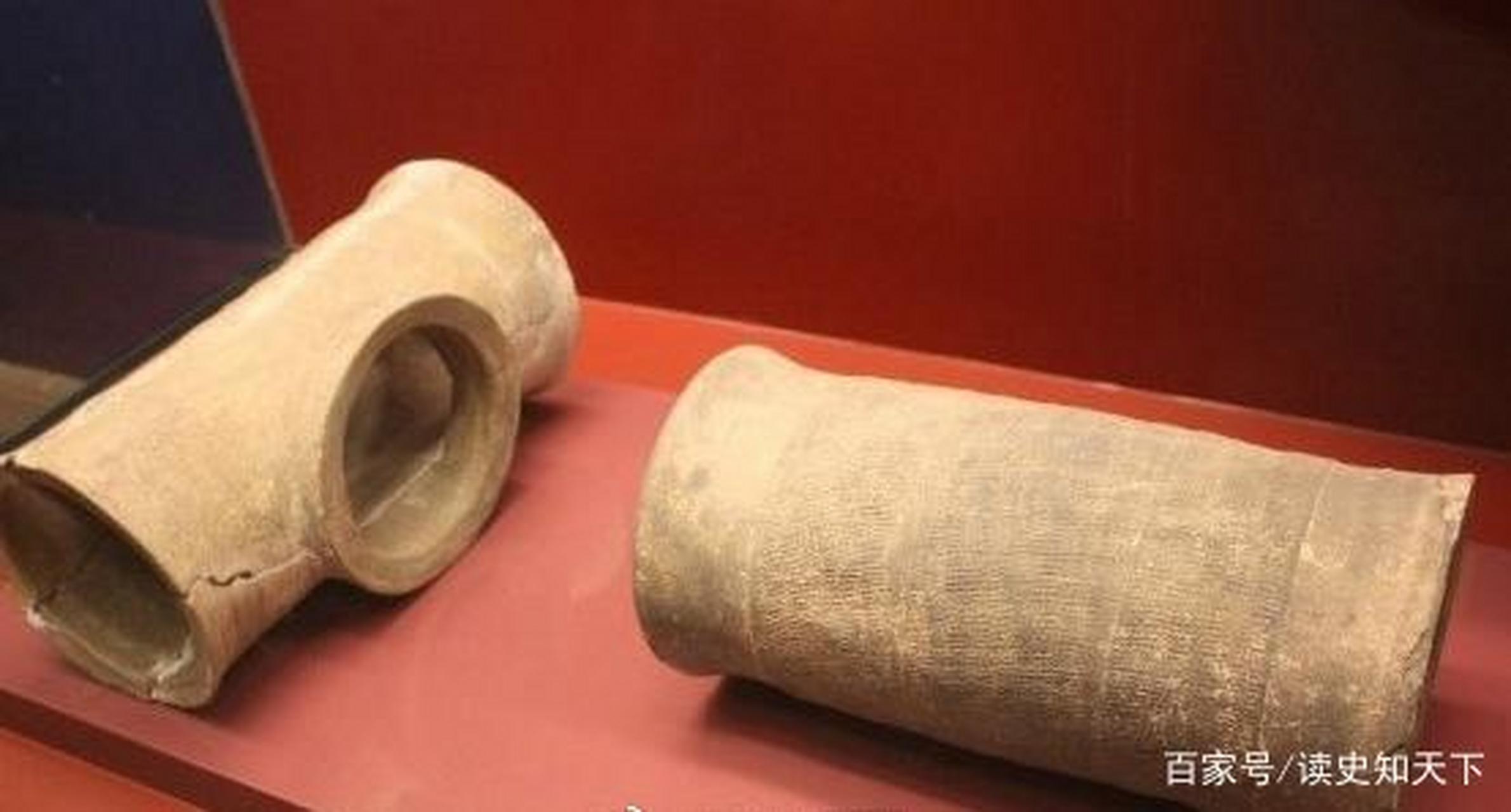 商代三通陶水管,安阳殷墟出土.