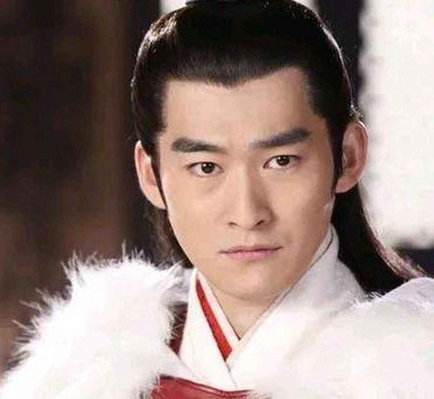 小说《隋唐演义》,罗成是第七条好汉,罗艺的儿子,秦琼的表弟,外号"寒