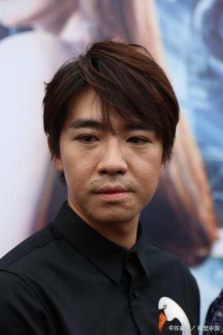 2010年,任家萱和俞灏明在拍戏时被火烧伤.俞灏明放弃了唯一的担架.