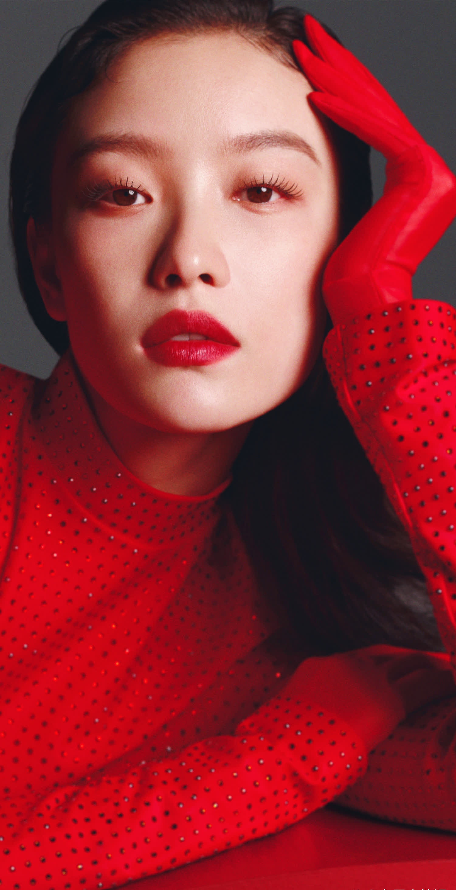 倪妮在《时尚芭莎》新年大片壁纸.@大可爱妹妹的动态