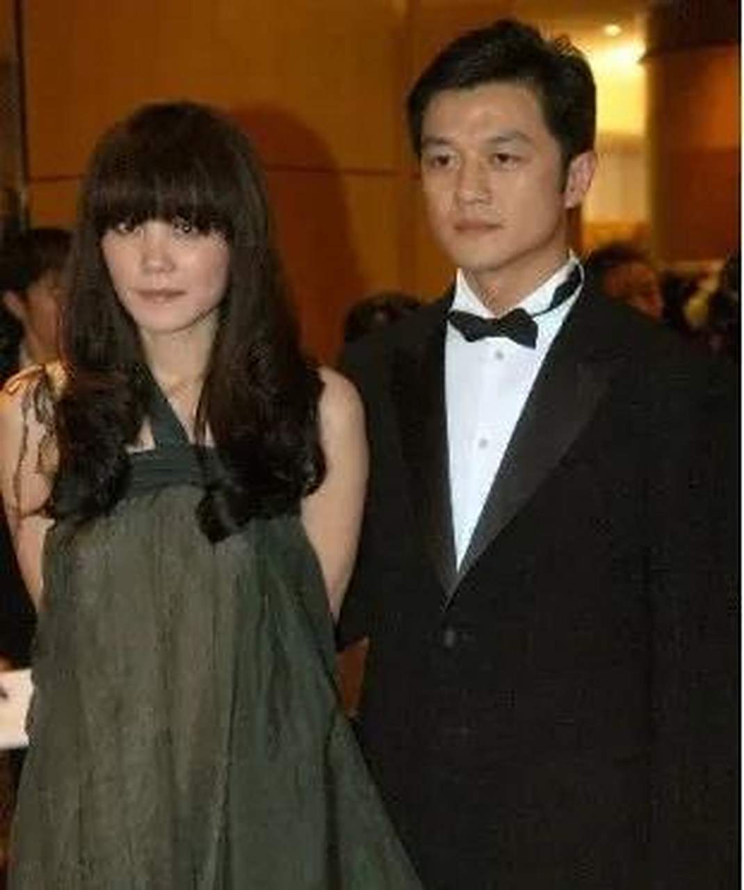 昔日"歌坛天后"王菲"克夫"?跟她一起的男人都没有好下场?