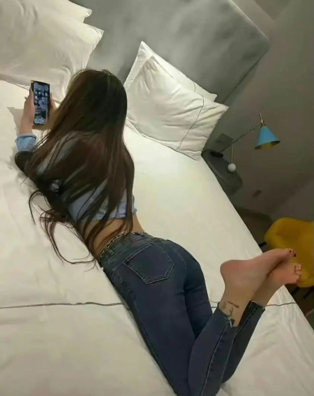 过年期间我的相亲对象一直玩手机,不说话. 我怎样才能打破僵局?[偷笑]