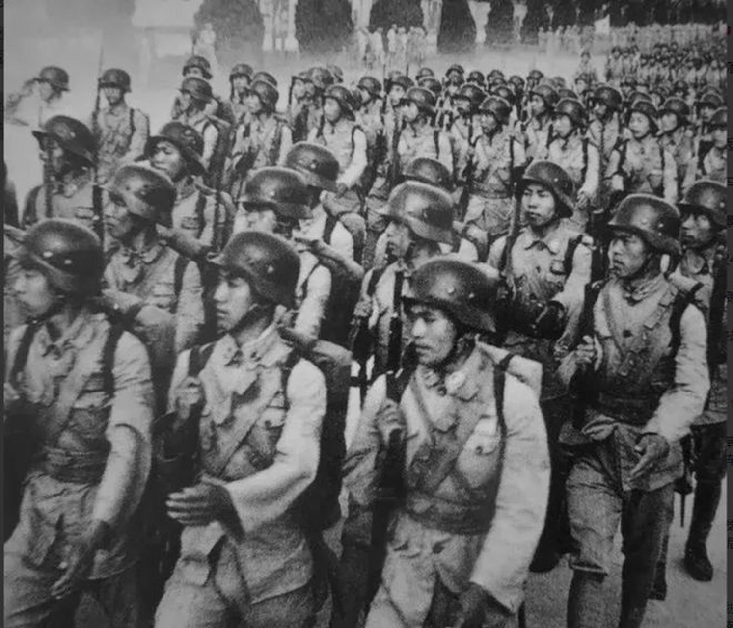 1943年的一場閱兵儀式記錄了中國黃埔軍校士兵的堅毅和信心.