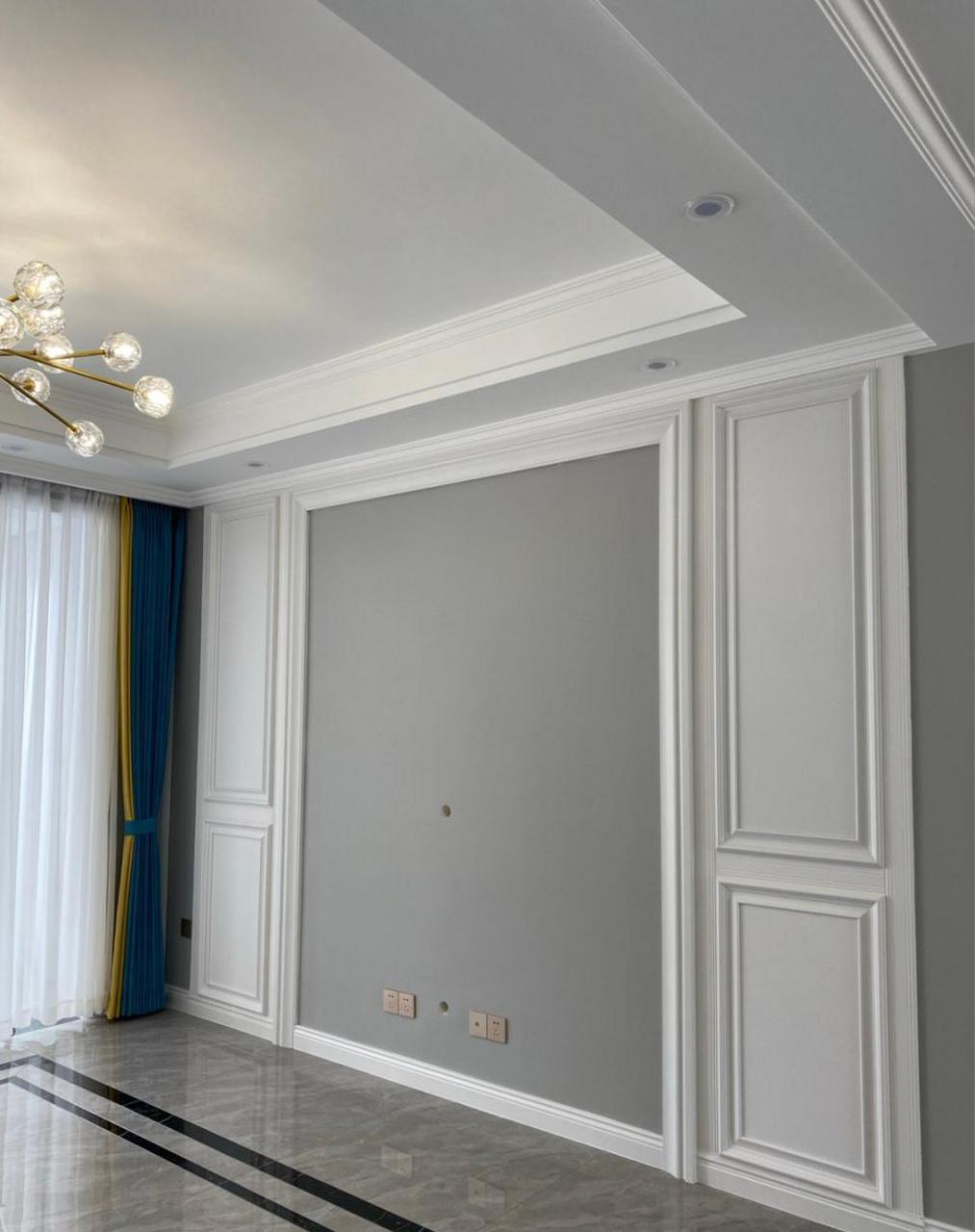 家里客厅电视背景墙选择刷了灰蓝色的乳胶漆,非常漂亮,而且效果非常