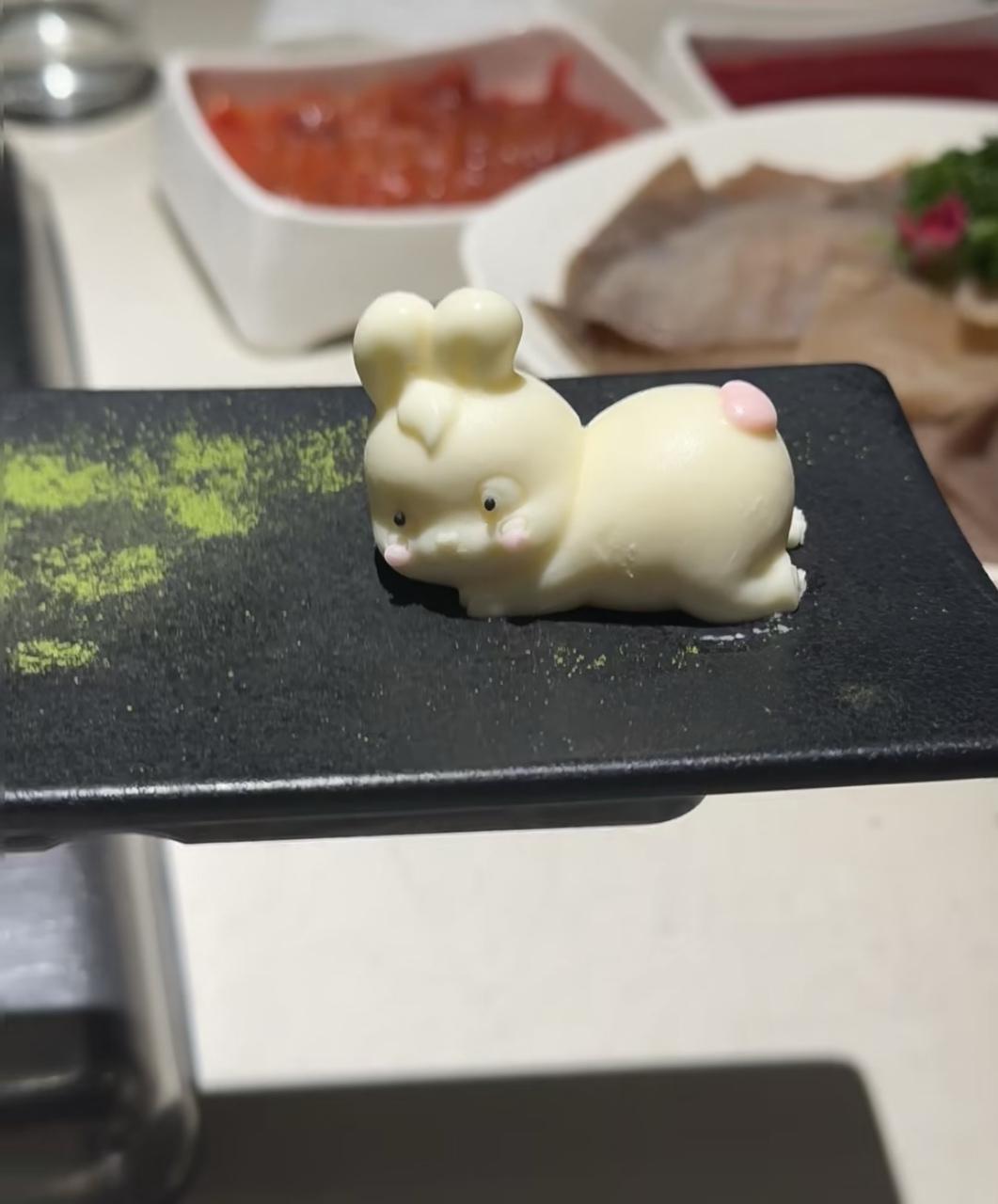 网友:海底捞的兔子如果1小时没吃.