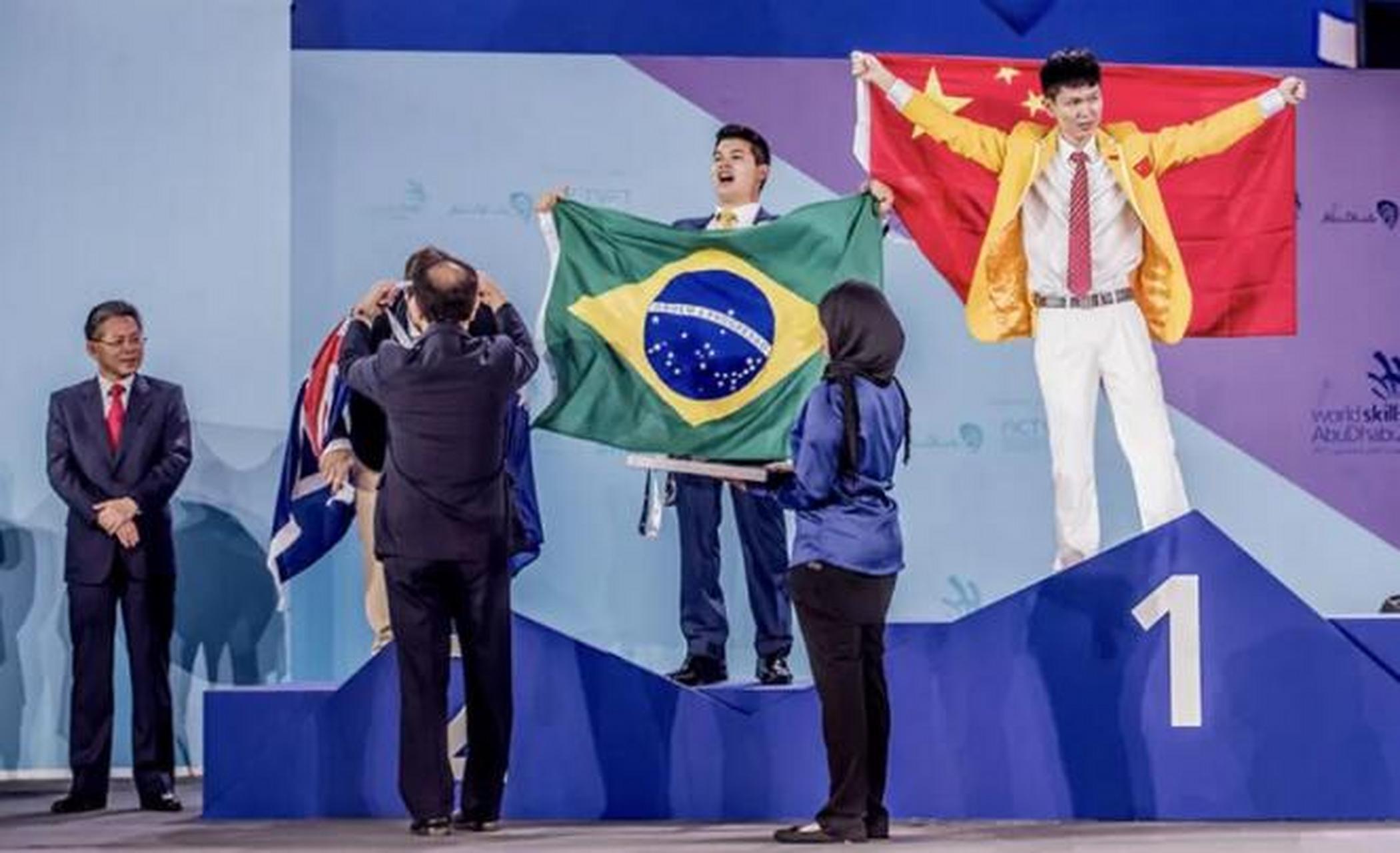 一个中专生,19岁代表国家参加"技能奥林匹克"大赛,获得"阿尔伯特大奖"