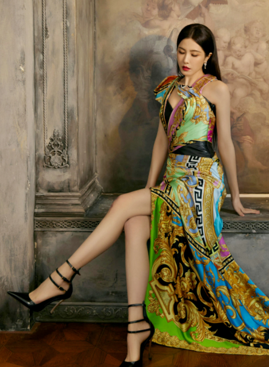 曾黎!这才是露腿的最高境界,性感但不媚俗!