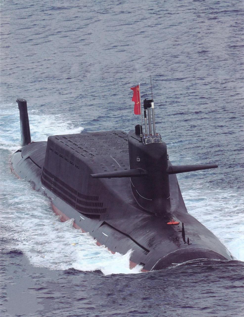 5月1号,中国094战略核潜艇现身菲律宾海,直接以上浮状态出现,菲律宾海