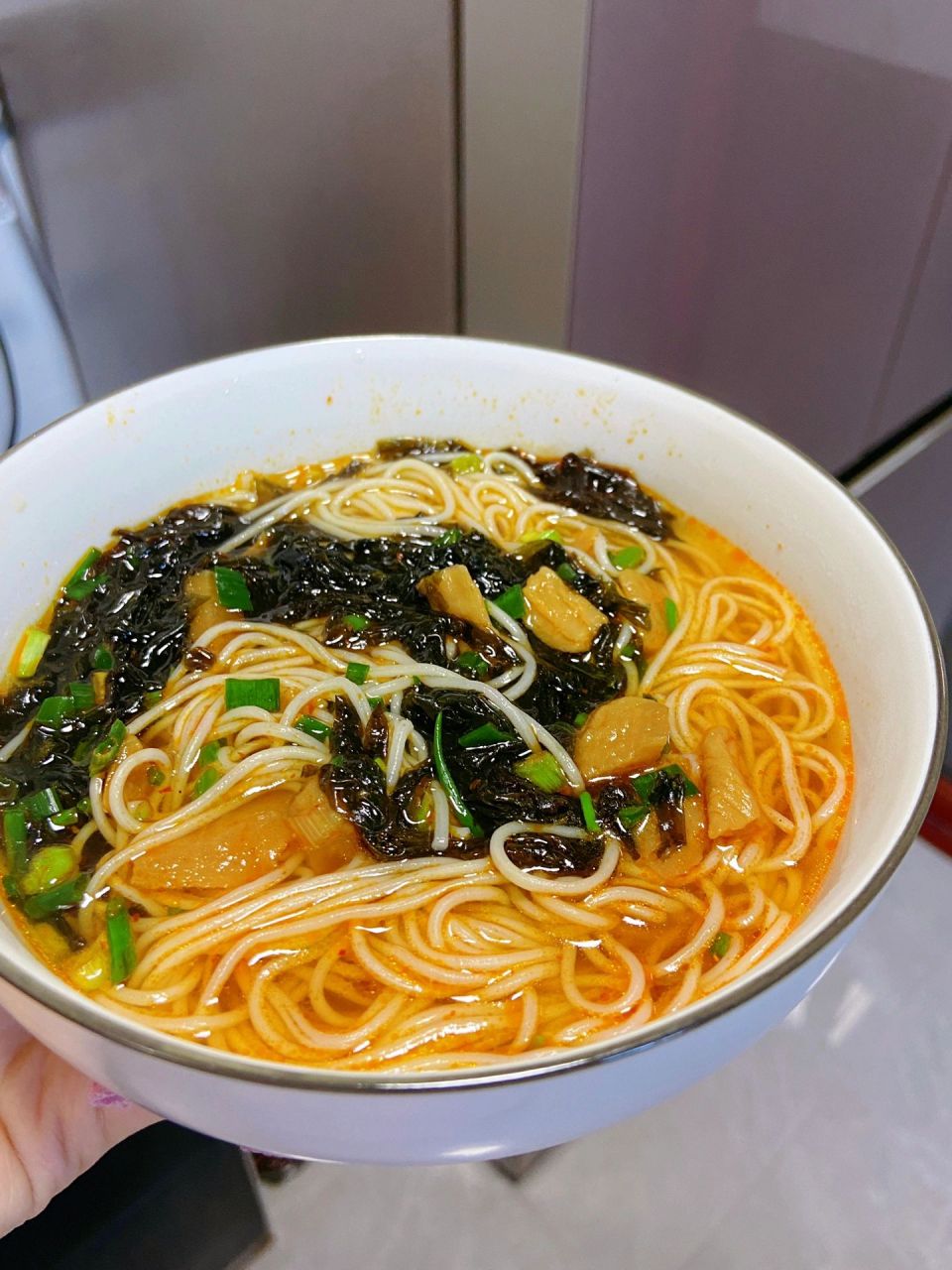 三分钟懒人快手早餐 鲜甜的紫菜汤面 天热不想做饭,可以试试这碗紫菜