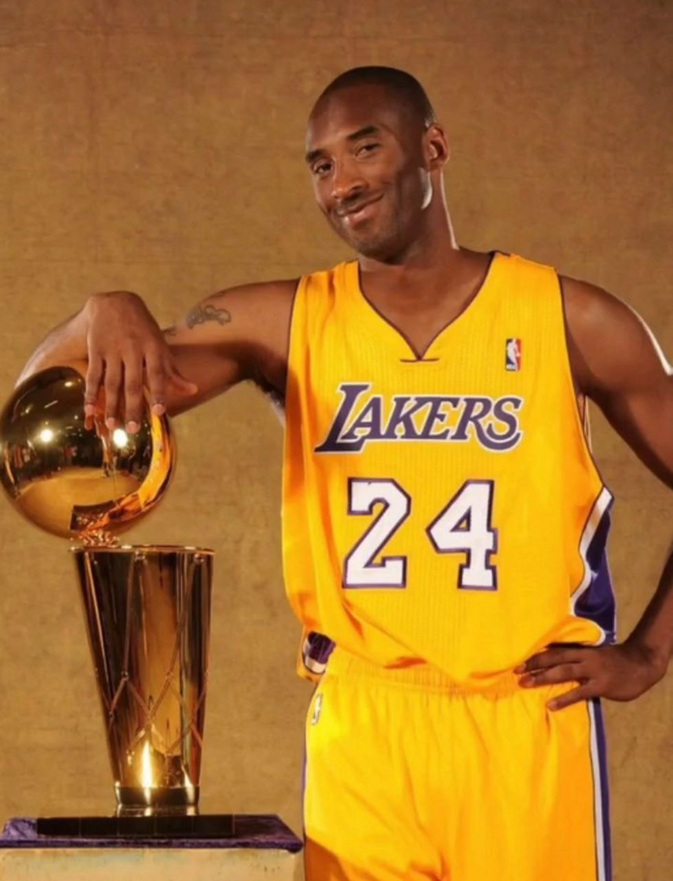 詹姆斯,保罗,韦德,安东尼,阿里扎等nba球星也都发布社媒怀念科比