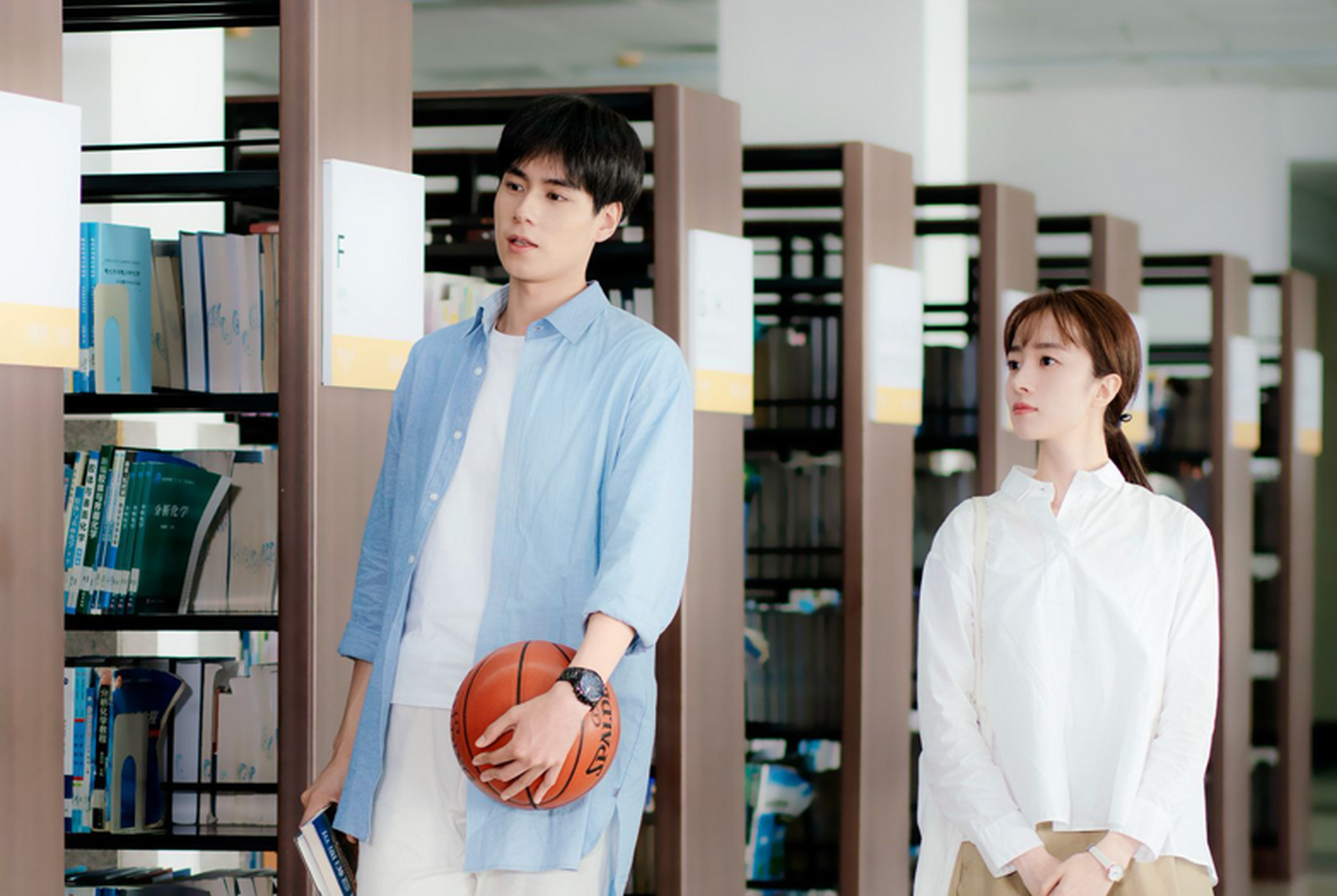 朋友小a跟我说,自己现在正处在分手的边缘,男朋友怪她太粘人,占有欲很