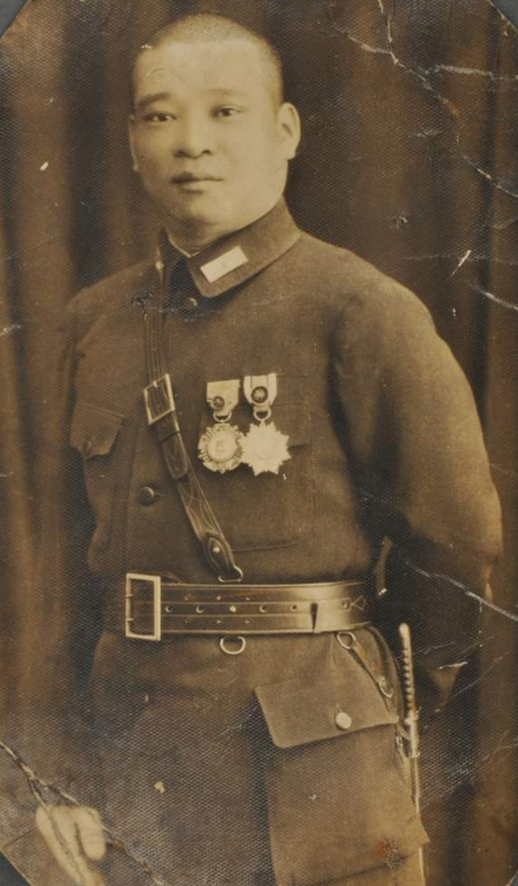 李默庵是1925年入党,深受重用,中山舰事件后却第一个退党.