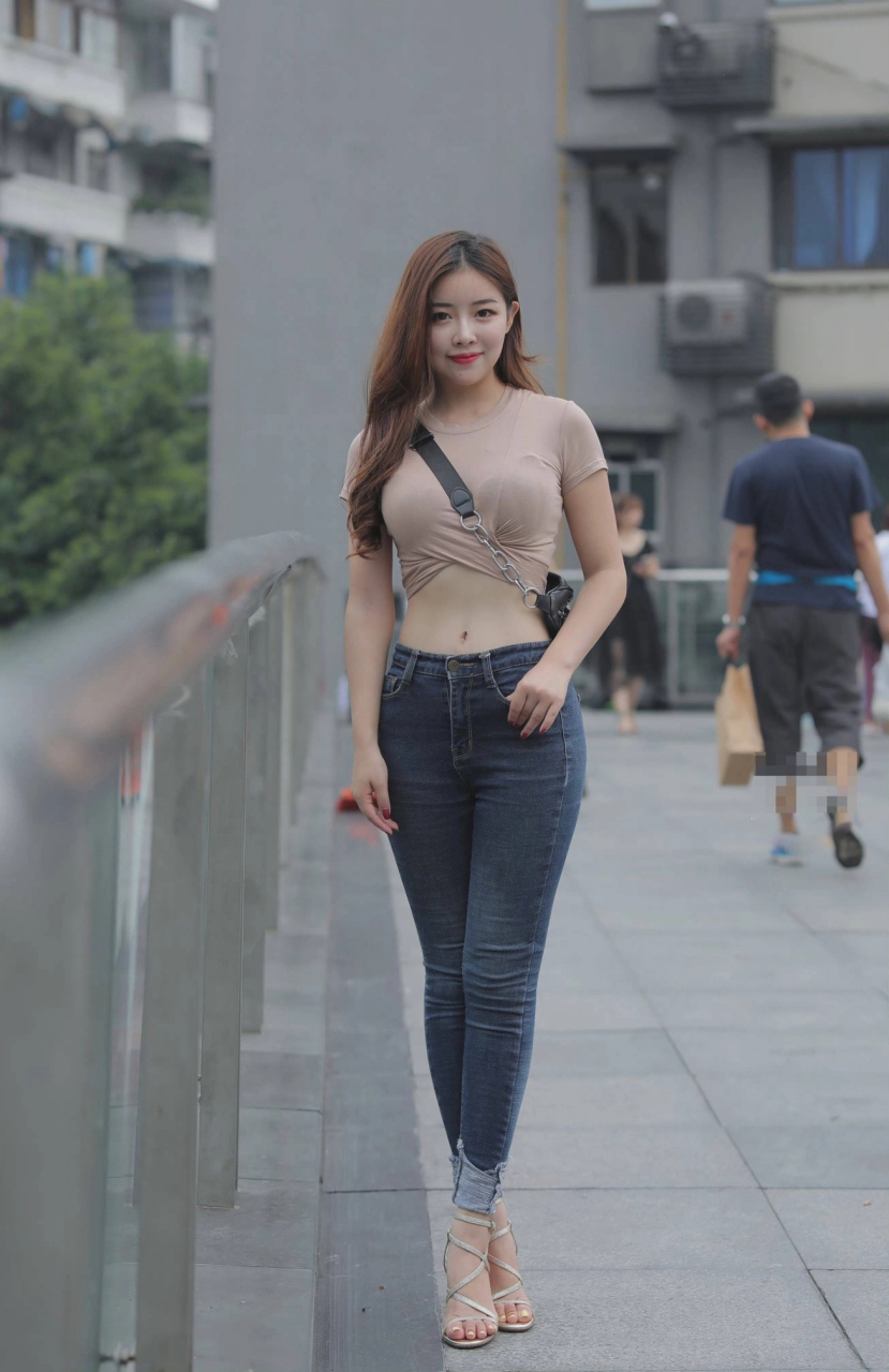 成都街拍牛仔裤系列,是你喜欢的搭配类型吗?