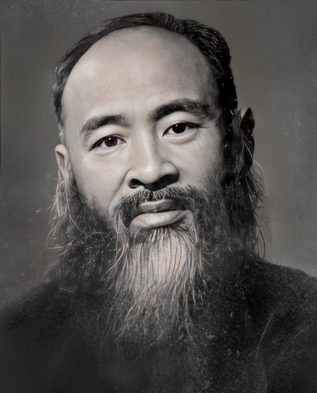 张大千,是我国著名的画家,书法家.他年轻时被土匪绑架,差点被杀