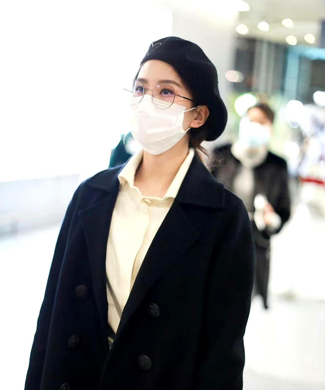 即使戴着眼镜和口罩,刘诗诗的美依然无法掩盖.