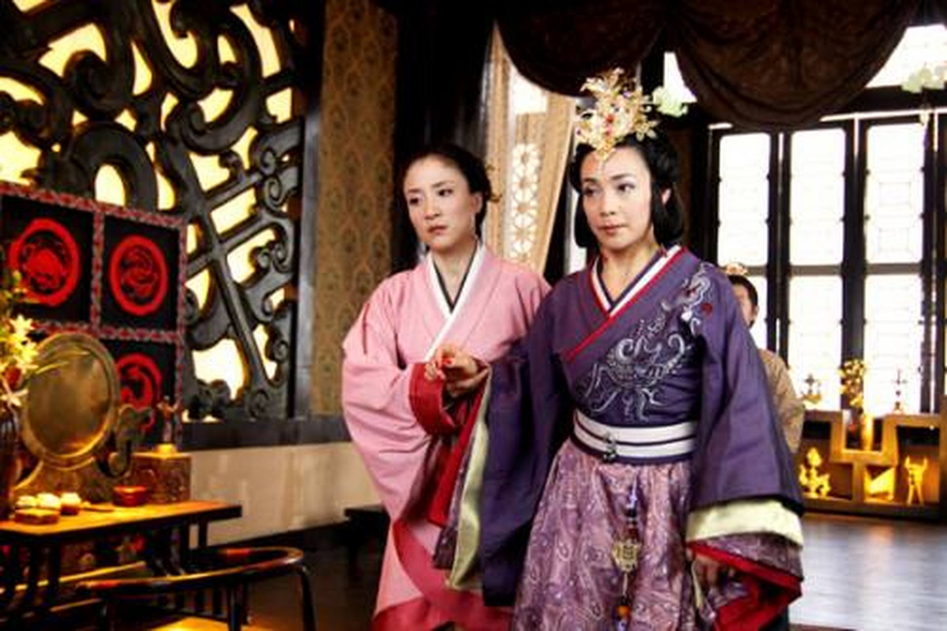 公元前188年,22岁的汉惠帝刘盈早逝,吕后哭而不泣.