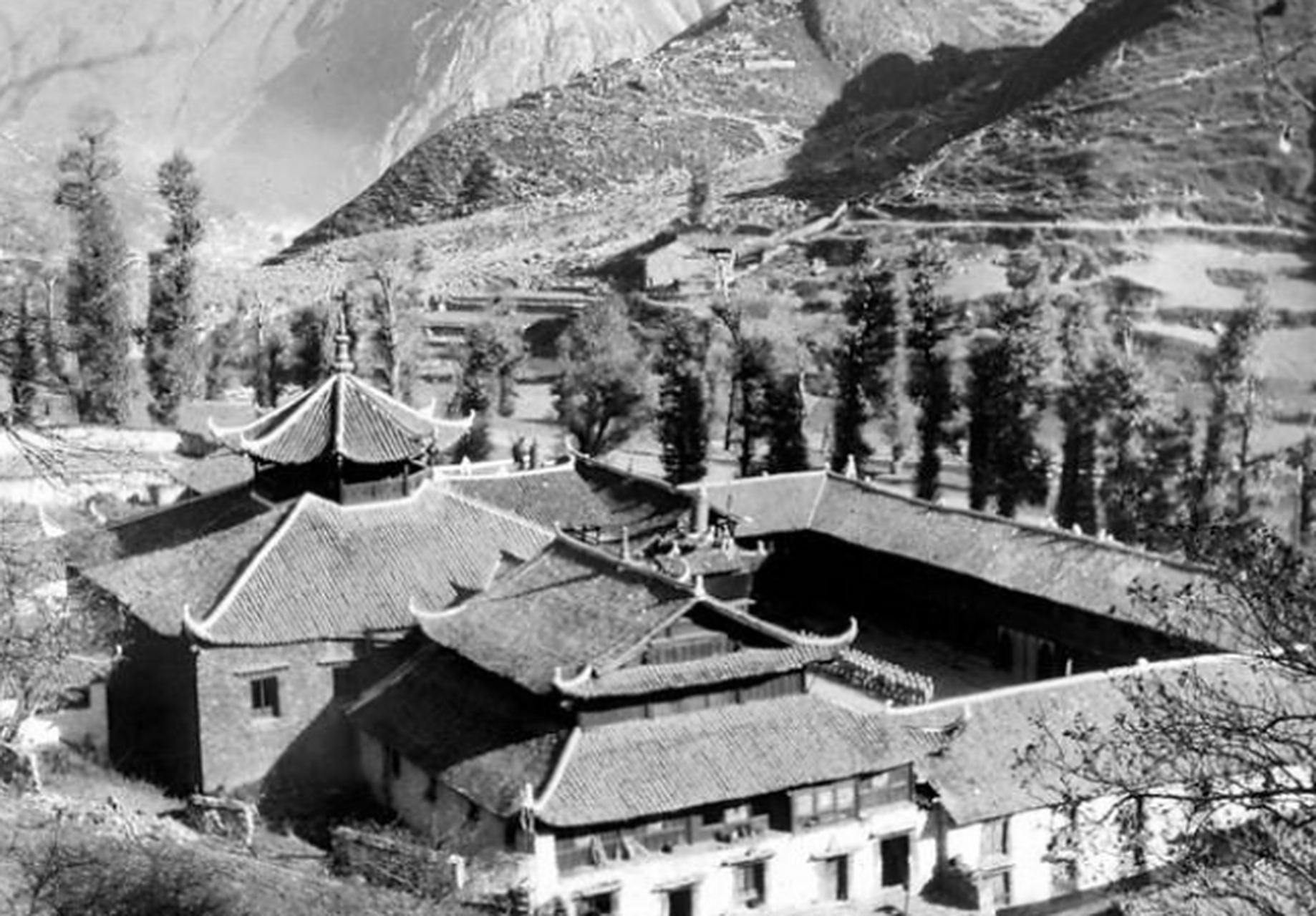 历史老照片#  1930年,康巴藏区康定老照片.