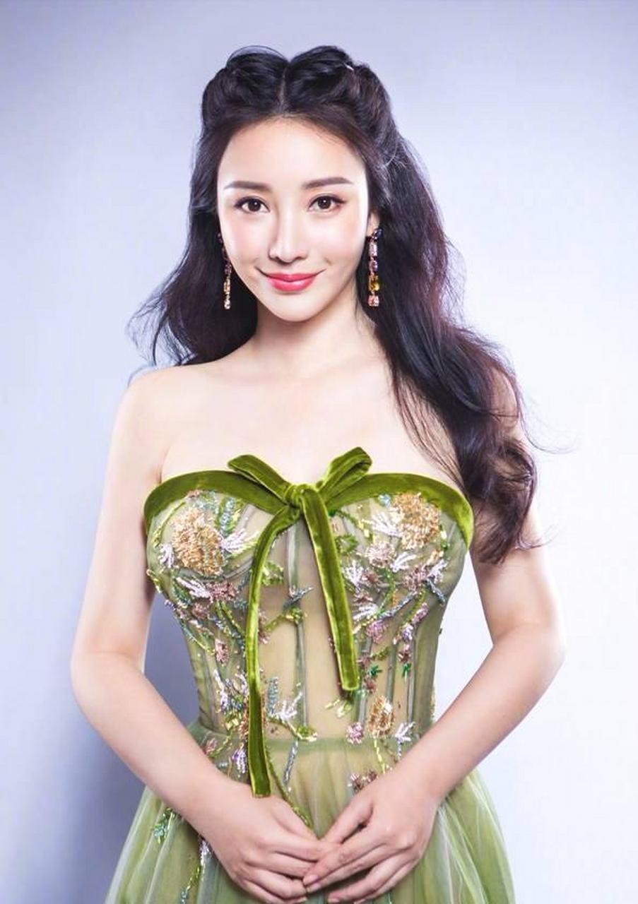 柳岩性感内衣代言 您如何评价这件事?