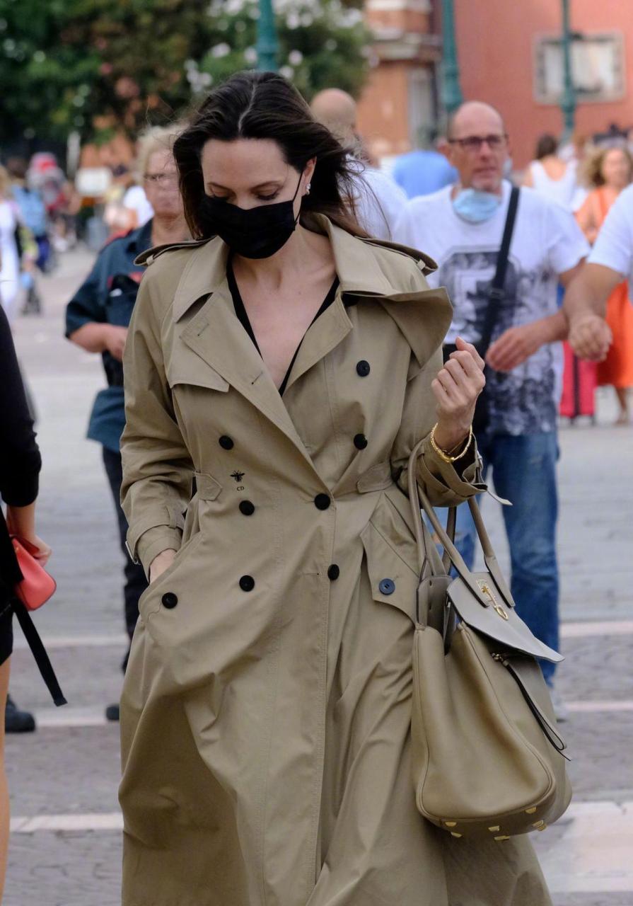 安吉丽娜·朱莉外出街拍合集 女神的日常穿搭真的极度优雅舒适