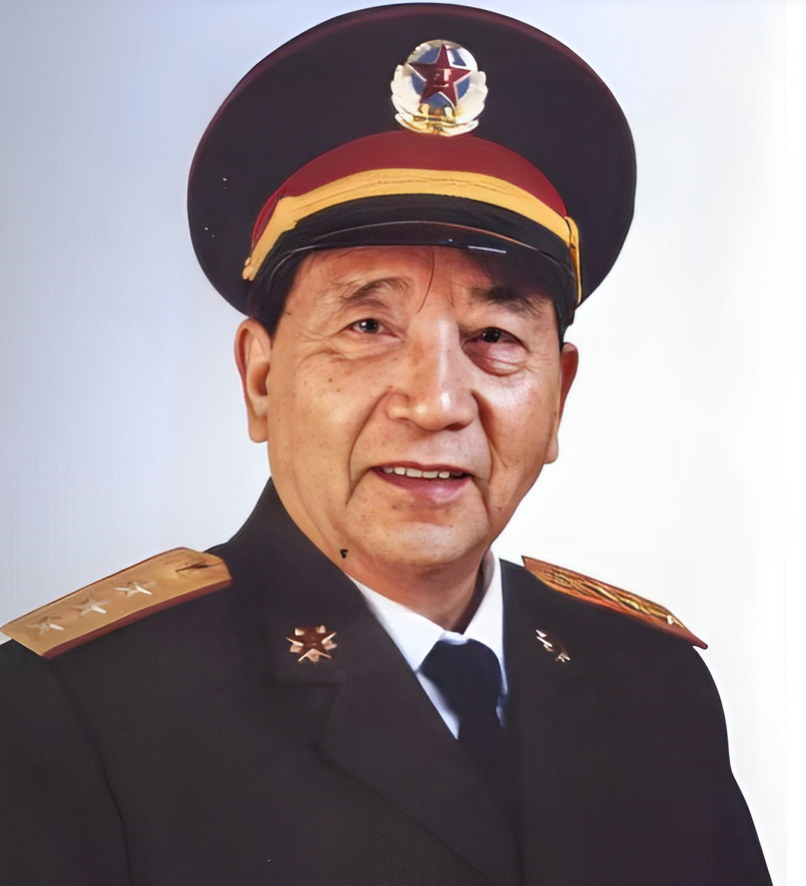 2014年11月,在开国将军秦基伟诞辰100周年之际,女儿·秦畹江(中)