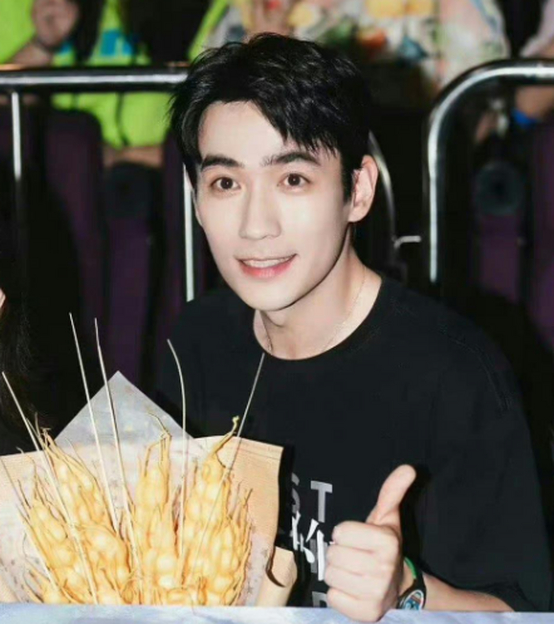 91年的梁朝伟,朱一龙和他真的好像他啊[大哭]