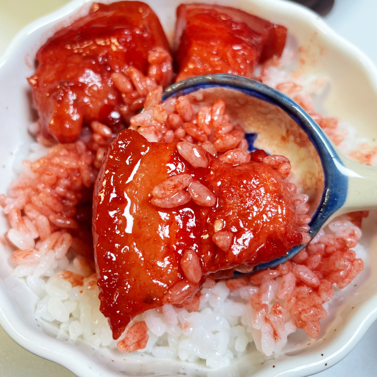 好吃到破防,家里的米饭要遭殃了 腐乳肉 食材:五花肉,面粉 调料:南