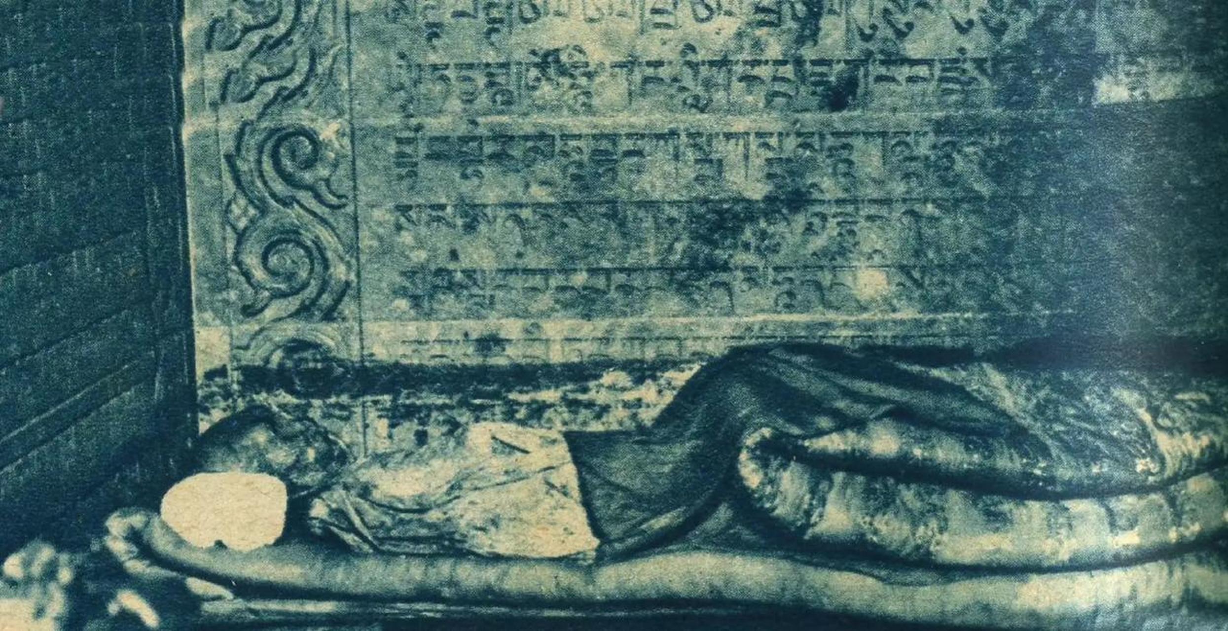 清东陵曾遭受盗窃,其中一张照片展示了位于棺木中的"乾隆孝仪纯皇后"