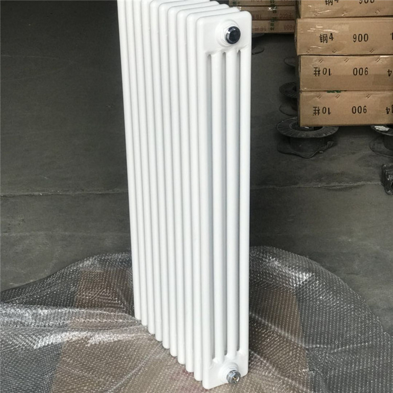 钢制四柱式散热器 钢四柱暖气片:展开钢四柱暖气片:由四根25的圆管及