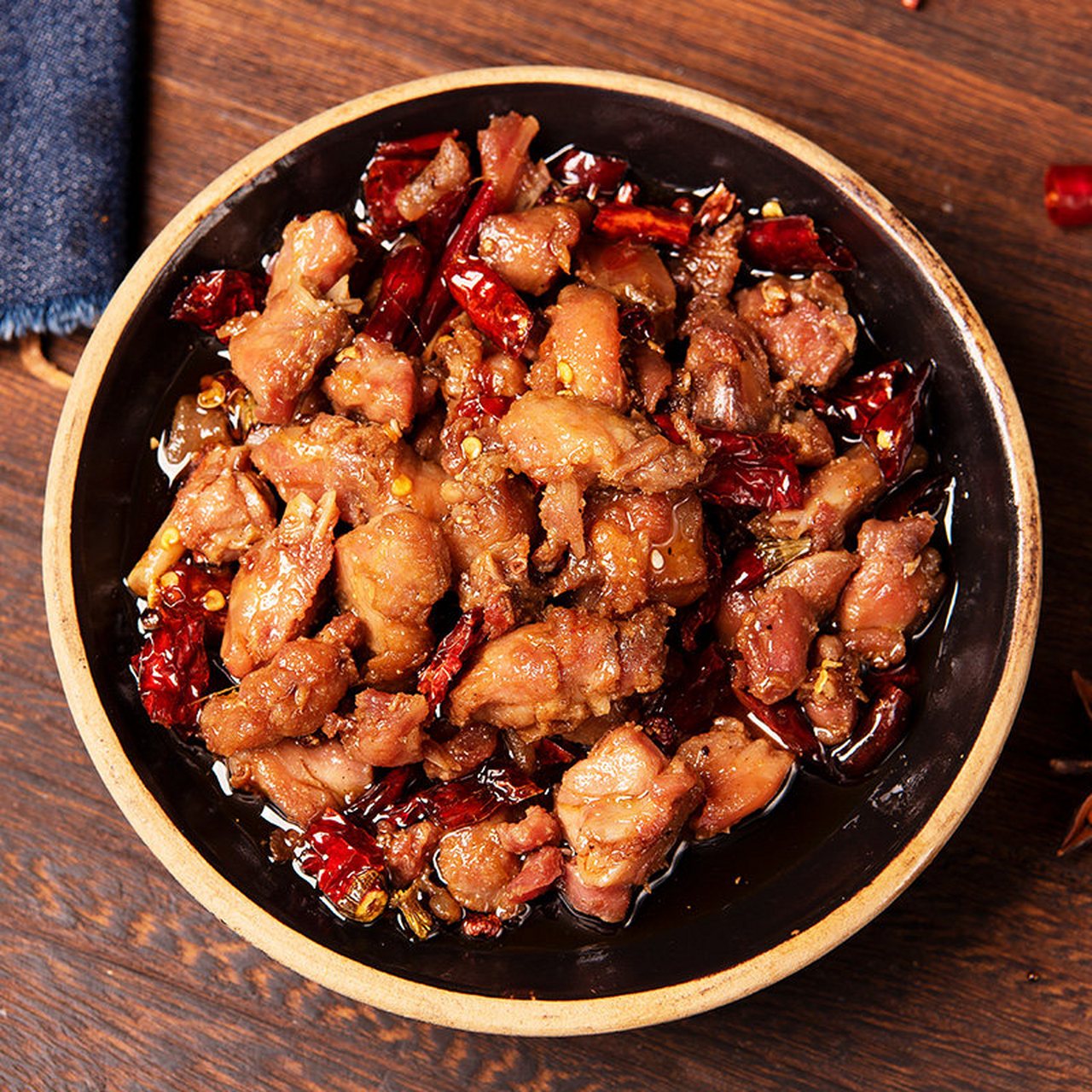 又一个下饭零食来了,自贡冷吃兔绝对是很多四川人的最爱~ 兔肉就是一