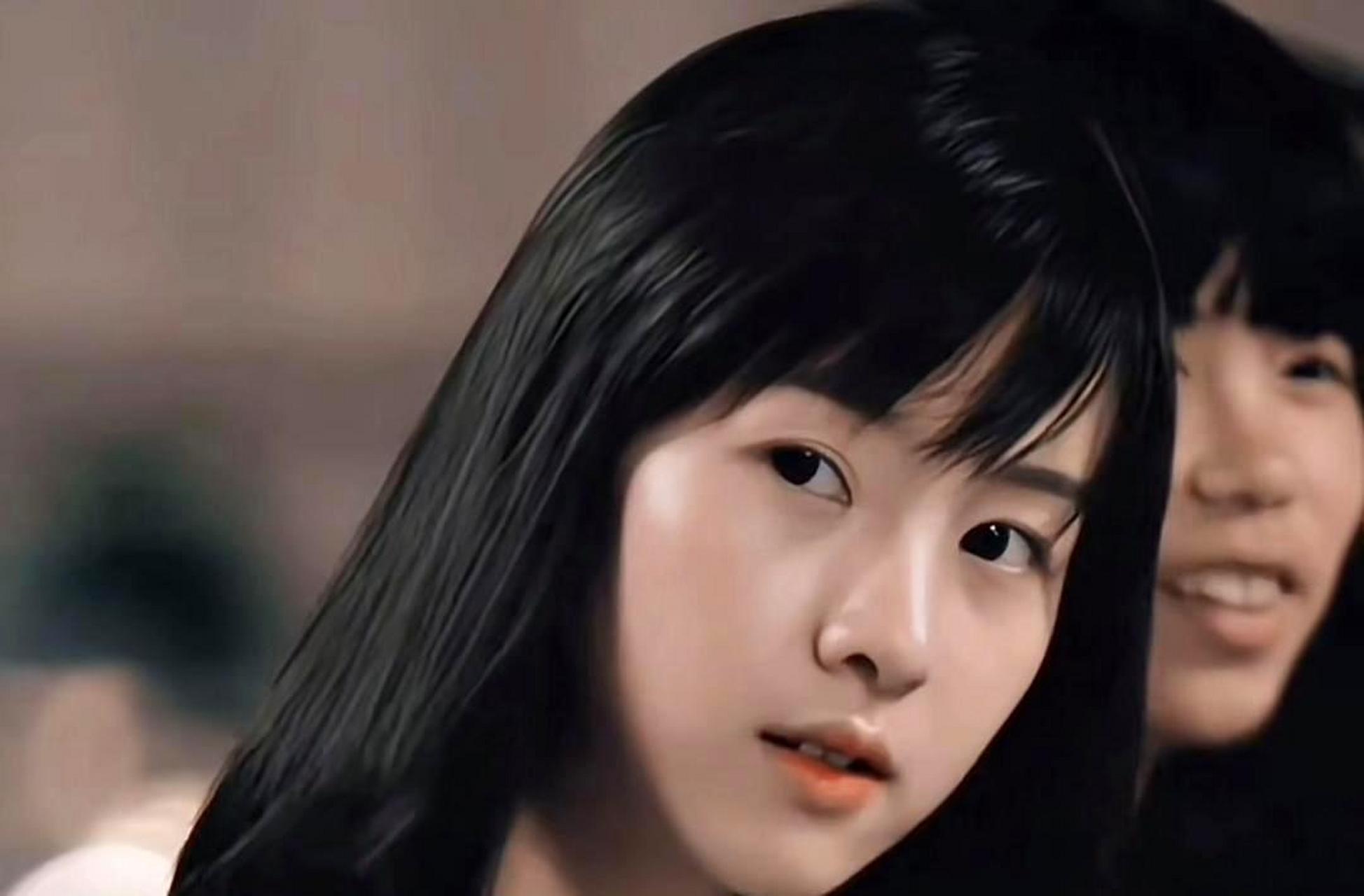 陈都灵在《左耳》时期的颜值达到了巅峰,她的清纯感是娱乐圈中很难再