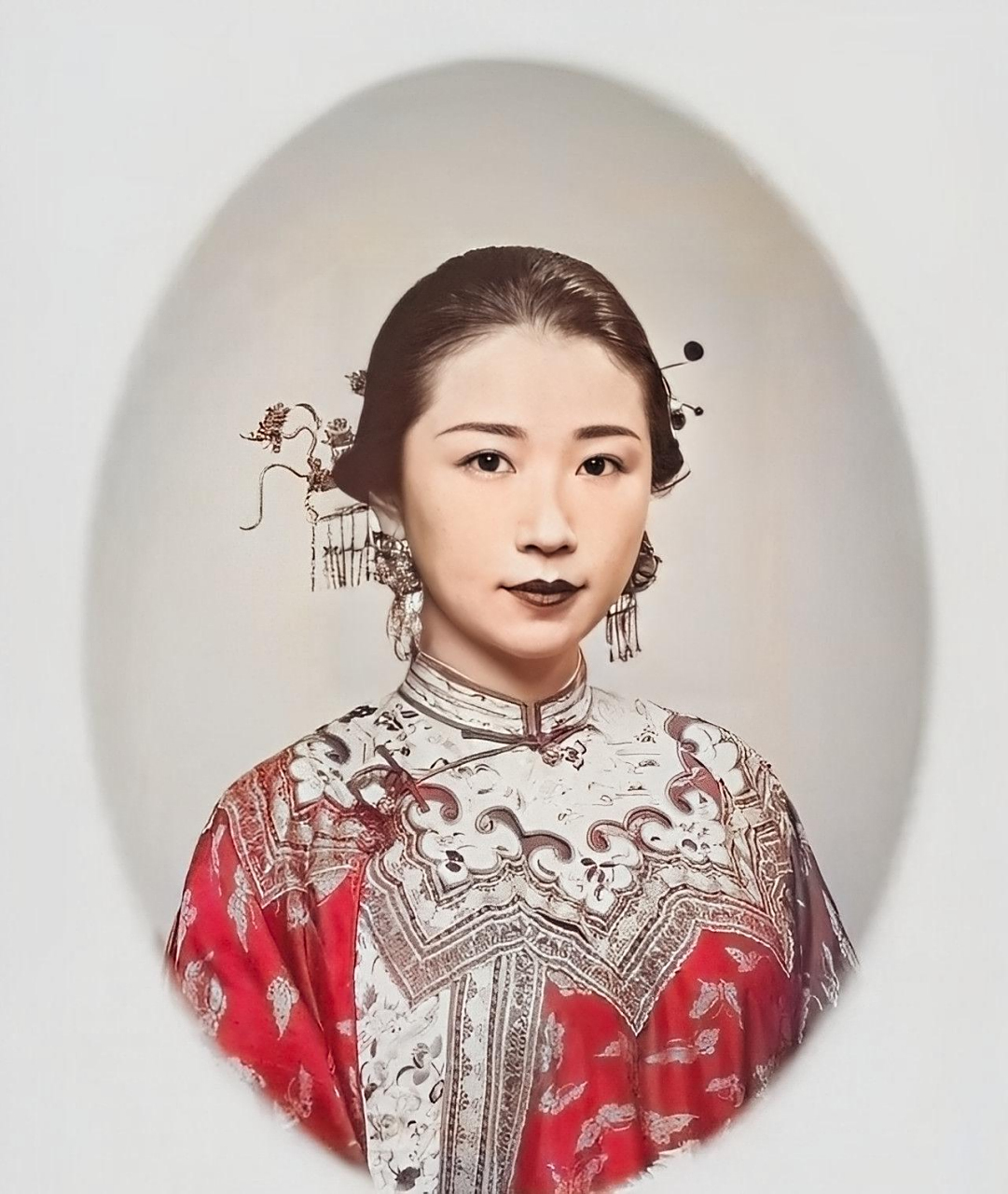 1888年,李鸿章将22岁的女儿李菊耦嫁给了40岁的张佩纶.