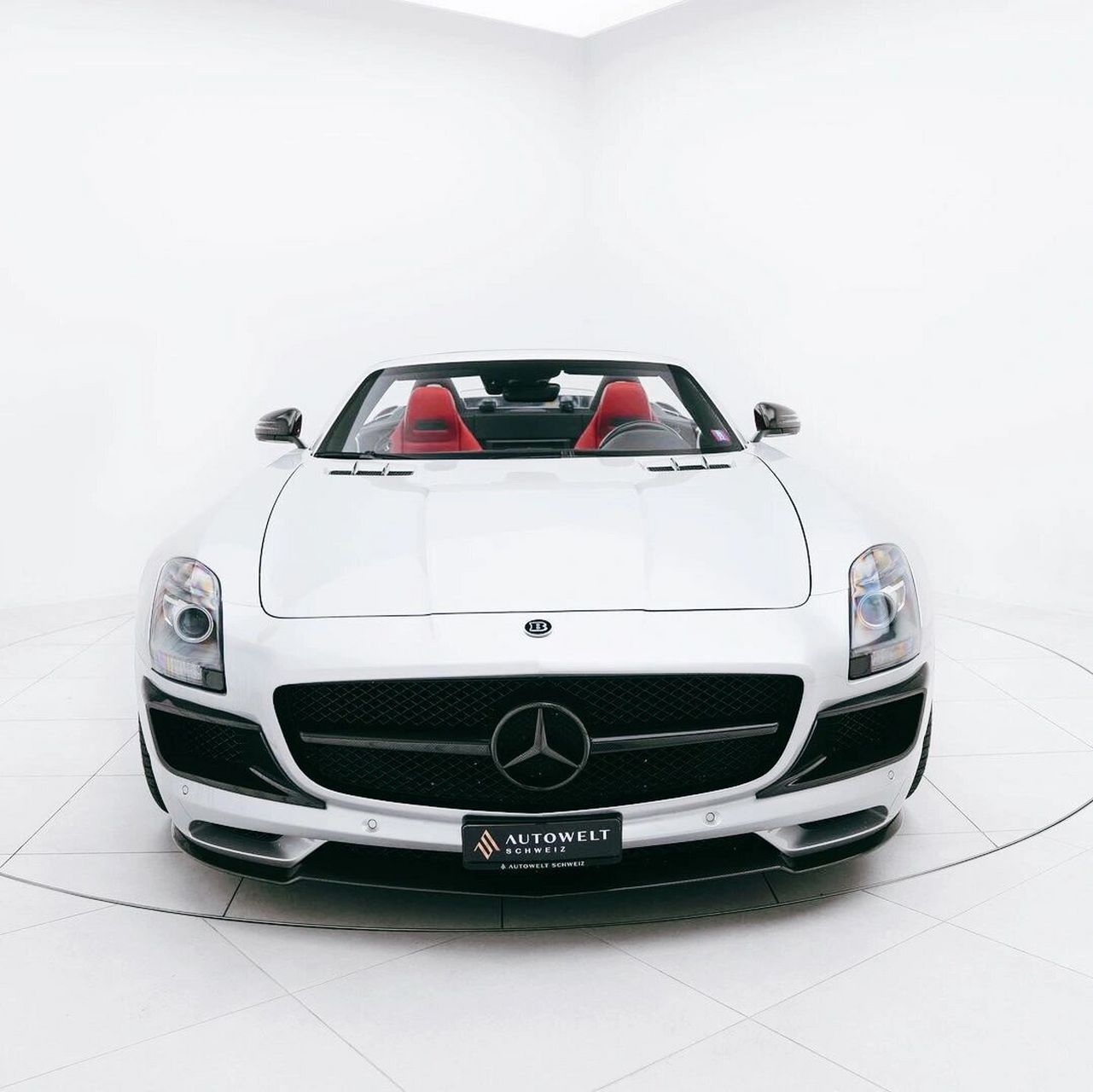 极速之翼,奢华敞篷 :奔驰sls amg roadster  最低售价为380w起,奔驰