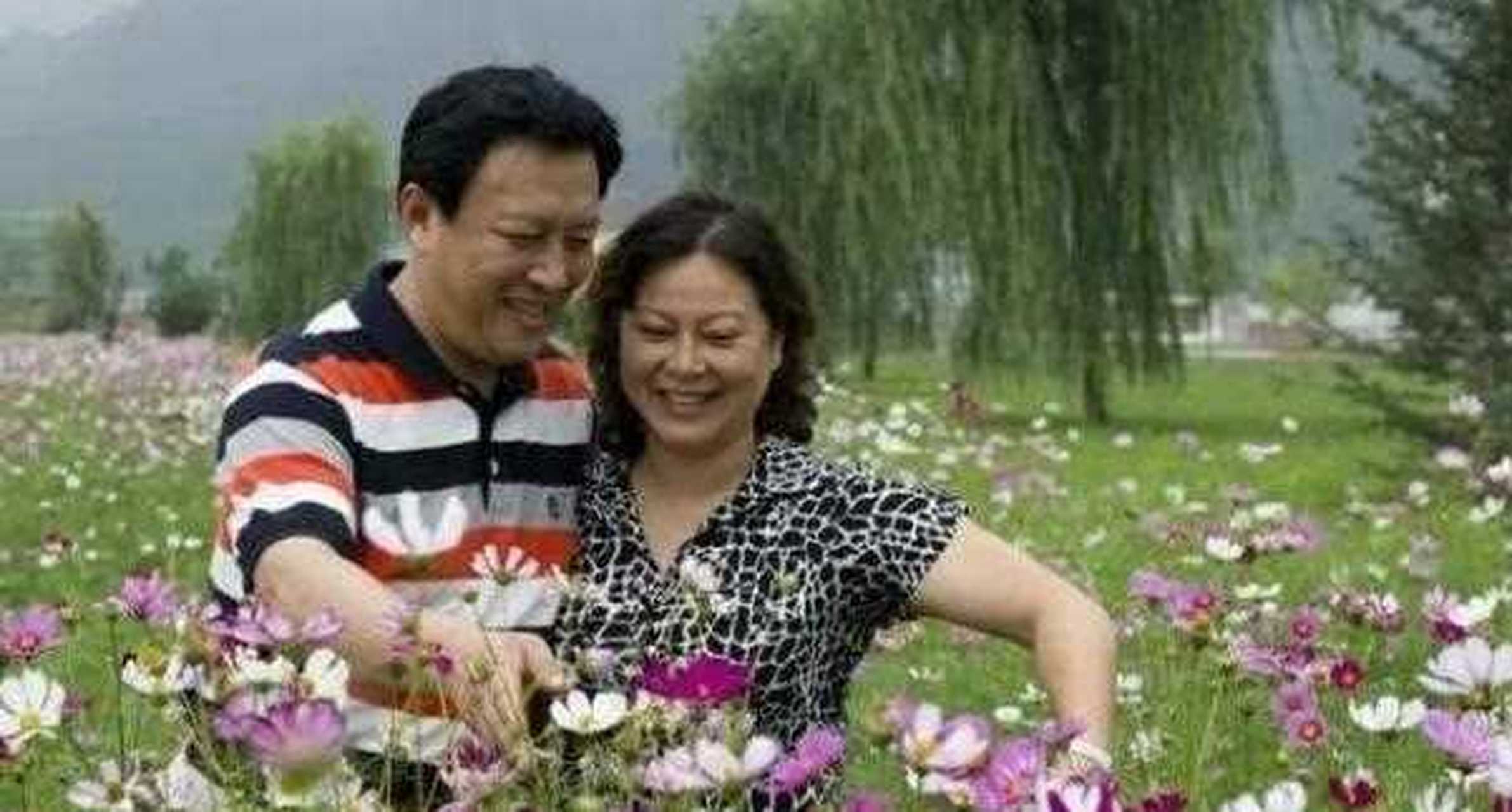 日前有网友曝光了唐国强与端妃扮演者李宜娟的同框视频,视频里李宜娟