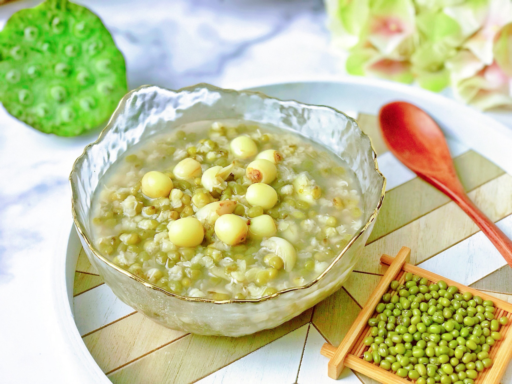 懒人版百合莲子绿豆汤 夏天怎么能不喝绿豆汤呢?怎奈太花时间!