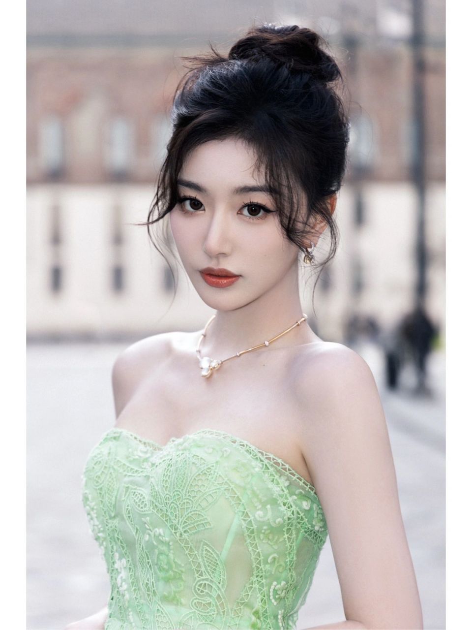 澳门宝曼兰朵 孔雪儿绿色镂空纱裙造型