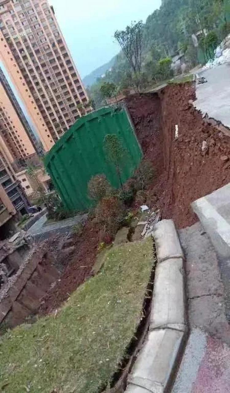 四川省巴中市一小区-----半山逸城,曾是大家公认的高档小区,二期去年