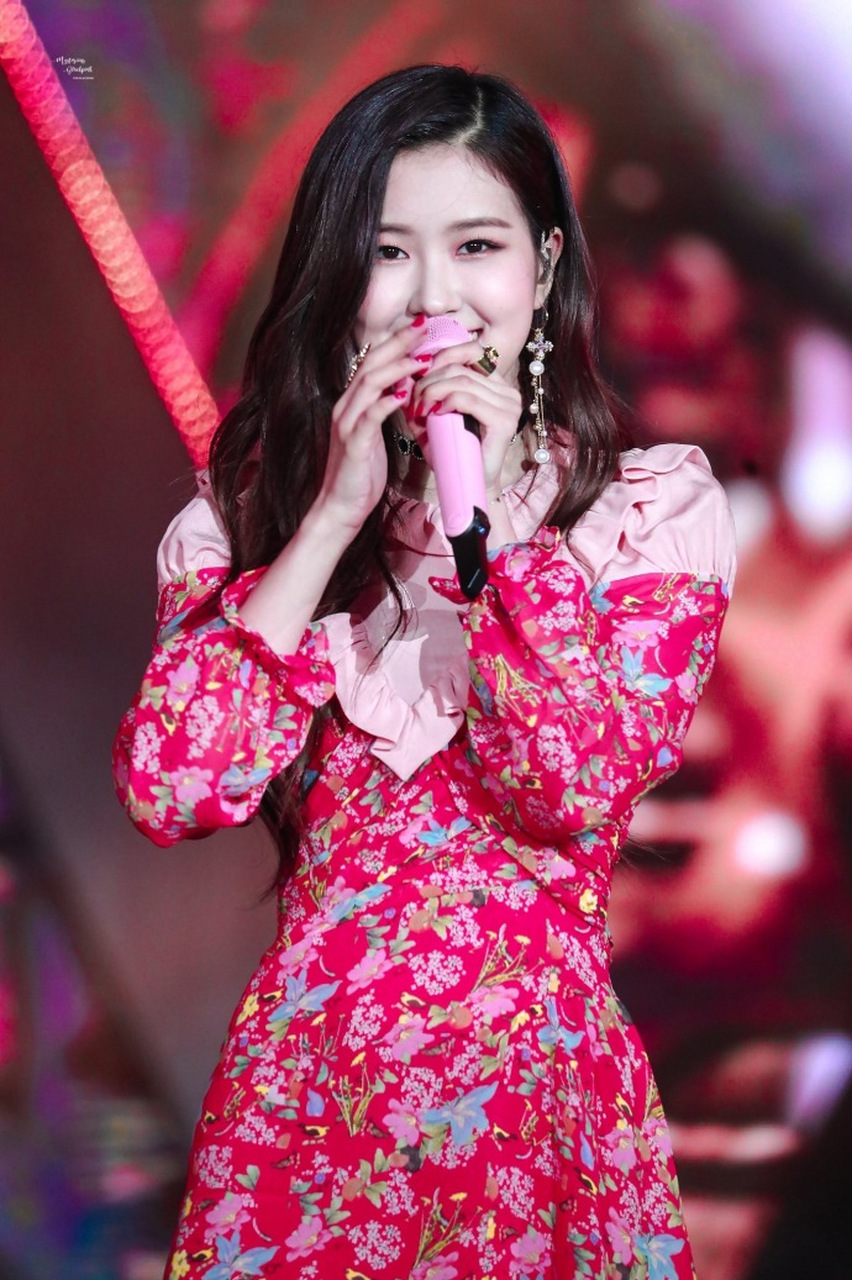 星娱资讯速递# #星闻快资讯# #朴彩英lisa大阪街头随拍# 朴彩英,lisa