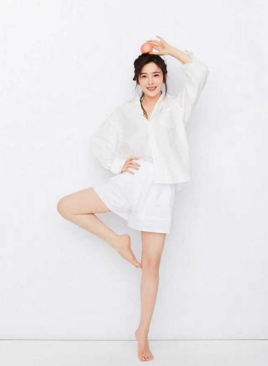 赵韩樱子甜美写真曝光演绎俏皮梦幻,美腿逆天超抢镜
