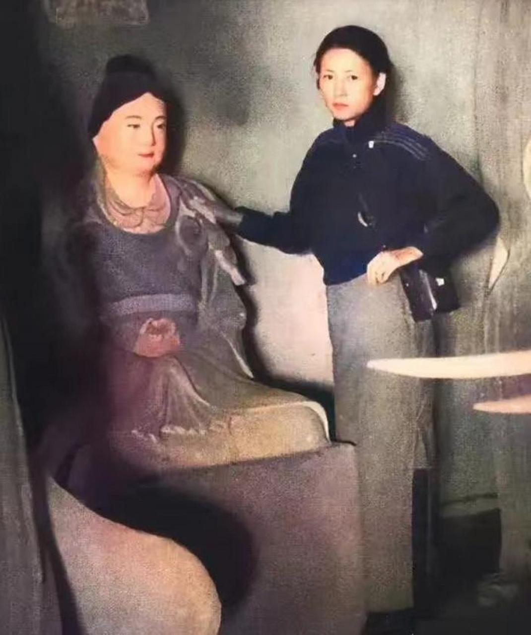 没想到,不仅人变了,连佛像的容貌都变了  照片中,林徽因身材苗条,身穿