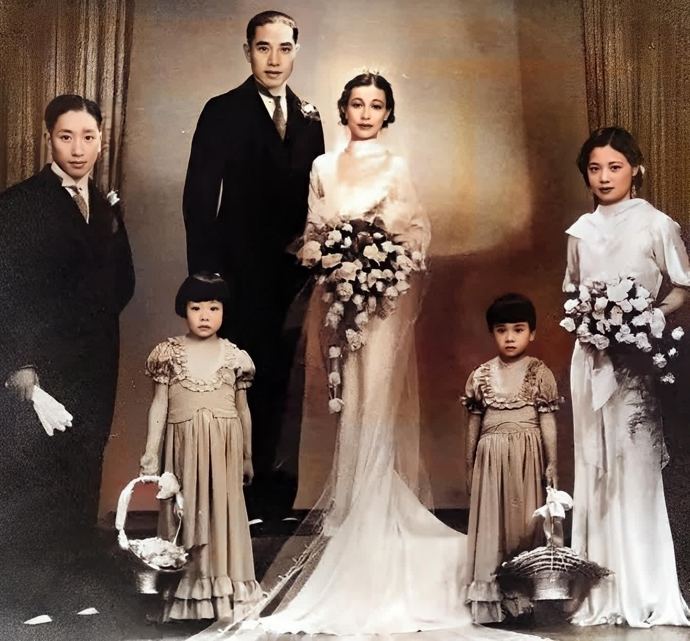 郭婉莹是上海贵族家族一个美丽而有才华的孩子,19岁