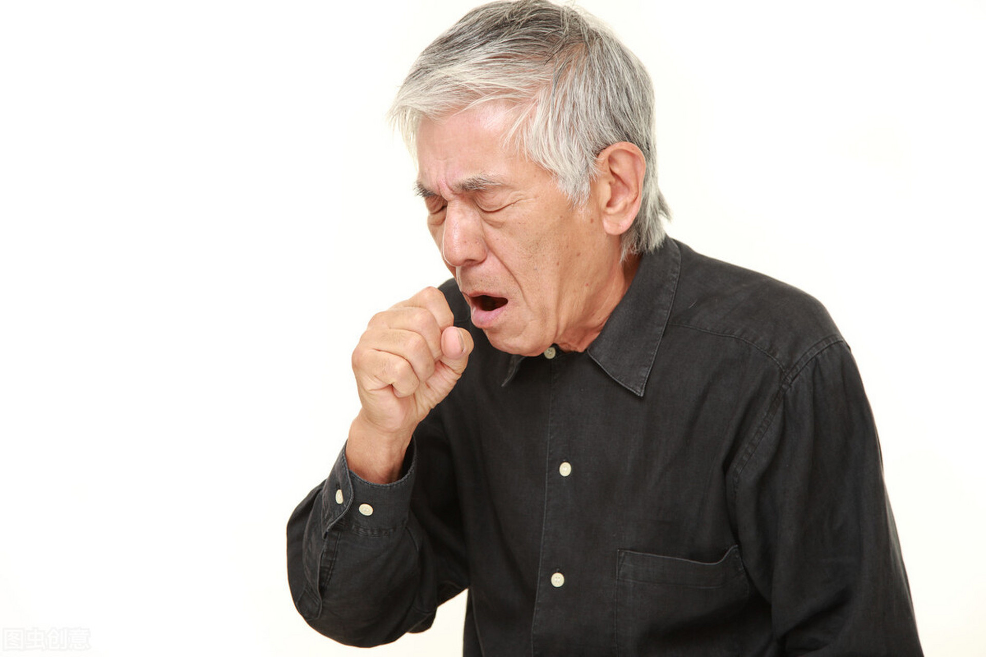 经常吸烟的人,他很容易感到咳嗽咳痰 如果想治好不仅要戒烟,还要宣肺