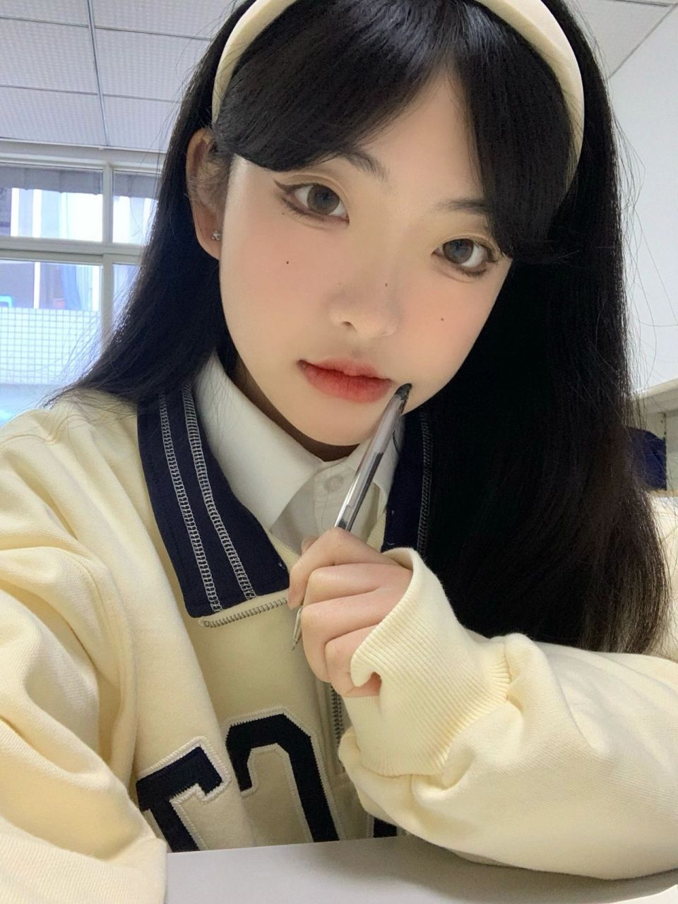 今天的人设是韩国女高 下课的自拍分享 五连拍 欧耶耶