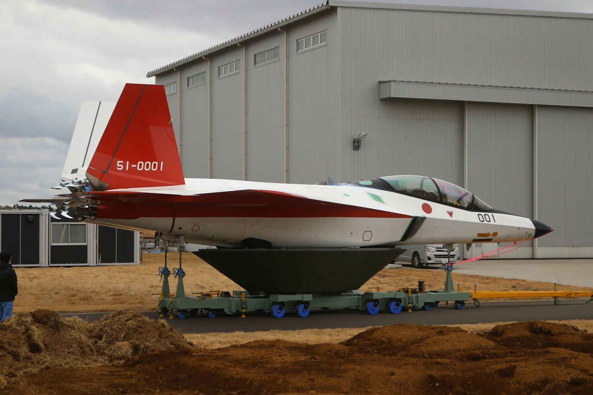 日本三菱重工研制生产x-2心神技术验证机,这架飞机是2016年首飞成功的