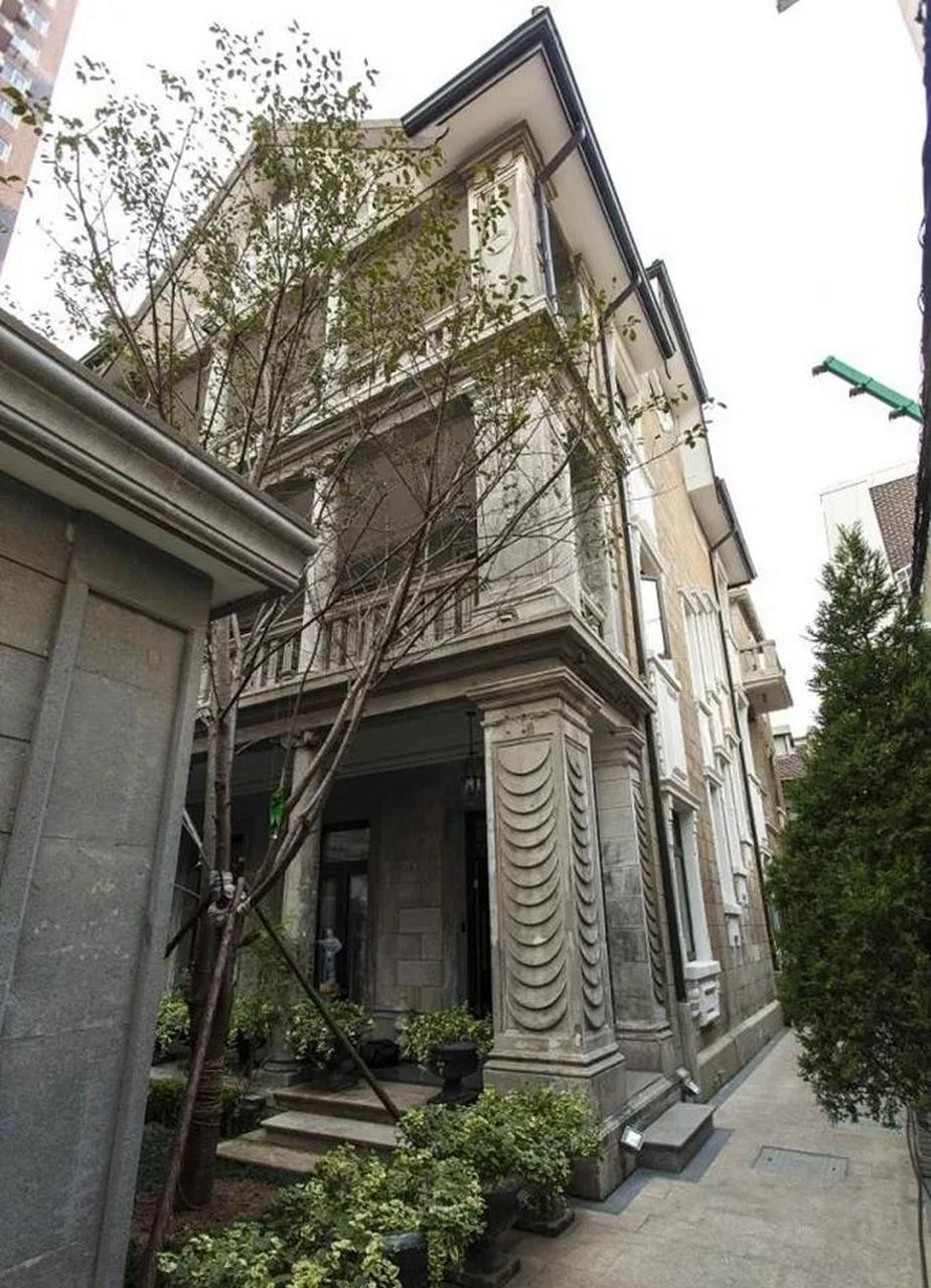 百家号星火计划# 郭敬明笑而不语,上海汤臣一品顶楼复式1206平的房子