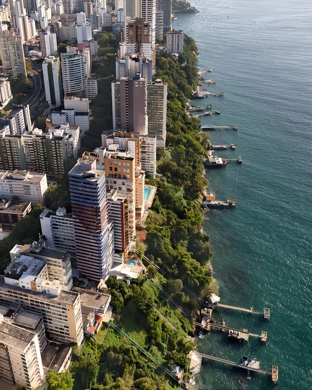 巴西第一座首都～萨尔瓦多  萨尔瓦多,人口约390万人,人均gdp为1.