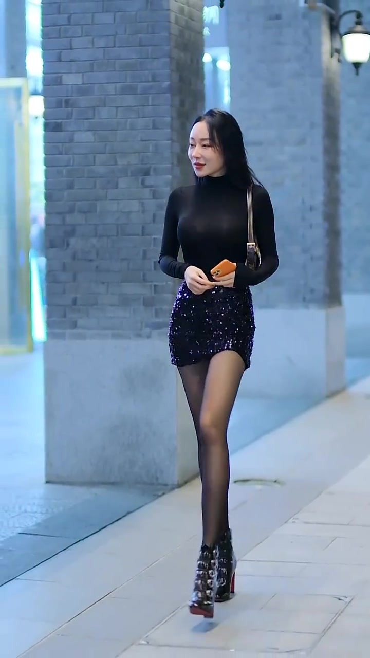 御姐范儿十足的成熟小姐姐