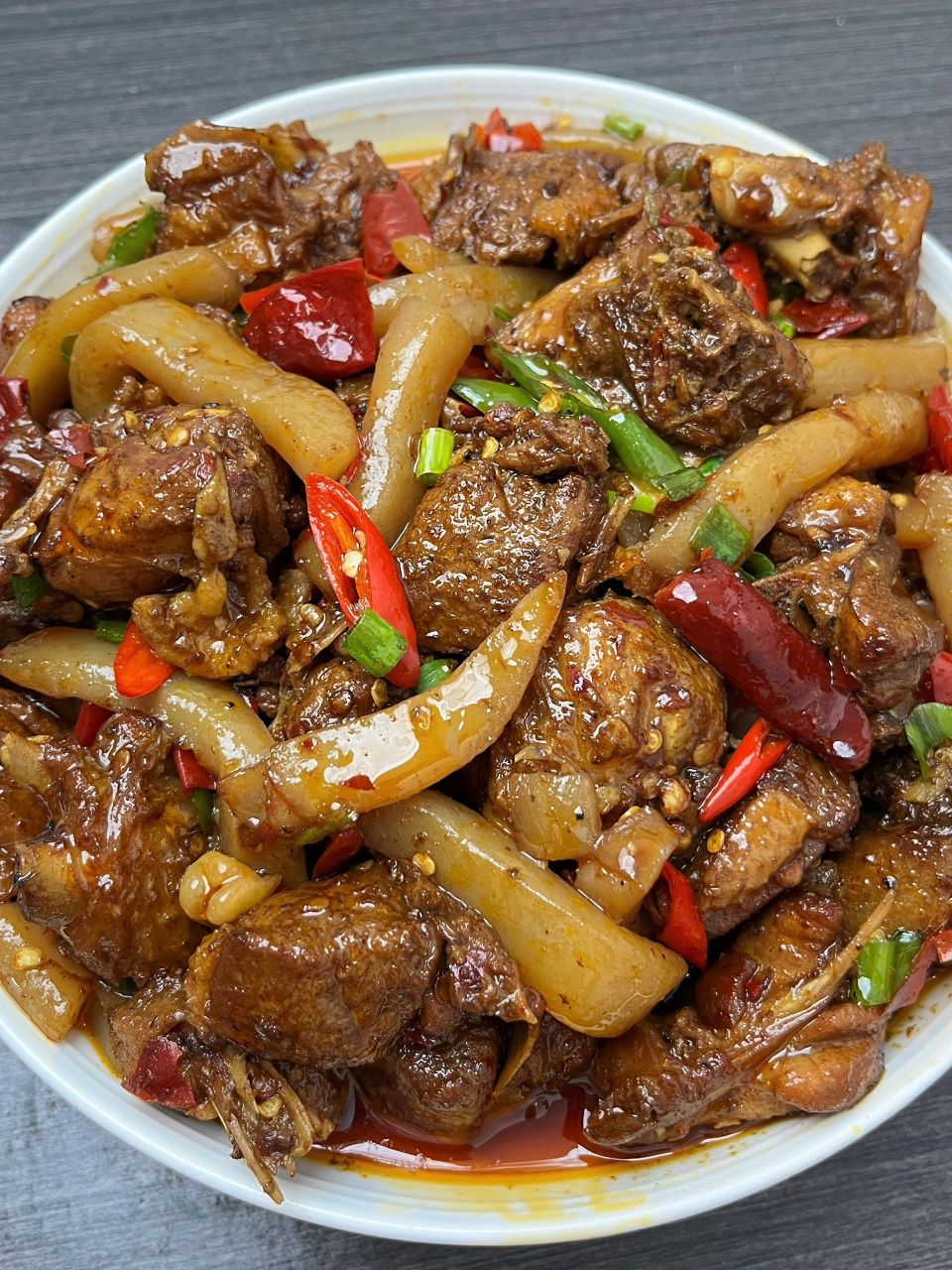 今天的魔芋烧鸭做的太美味了,鸭肉鲜嫩入味,好吃到汤汁都不剩～  食材