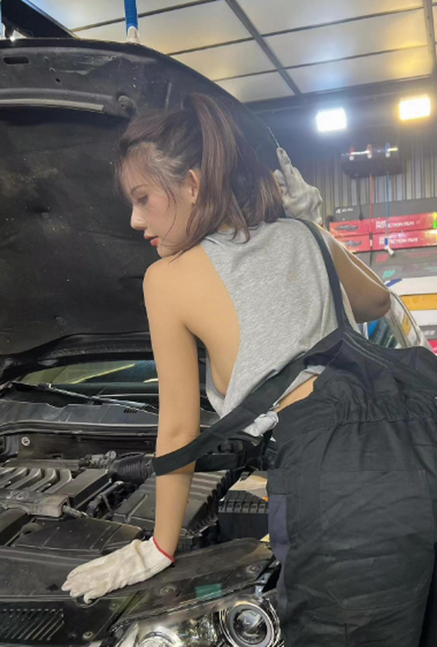 会修车的女生,真是不多见啊